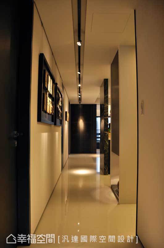现代 简约 走廊图片来自tukumajia在165方现代简约三居的分享