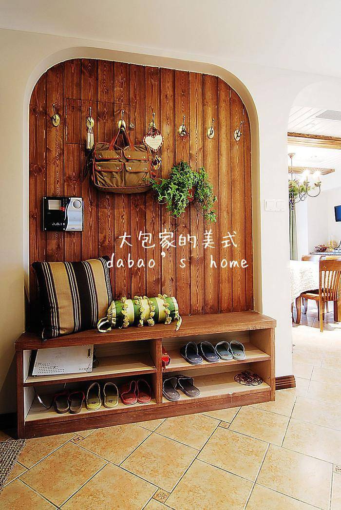 玄关图片来自tukumajia在260平美式复式六居的分享