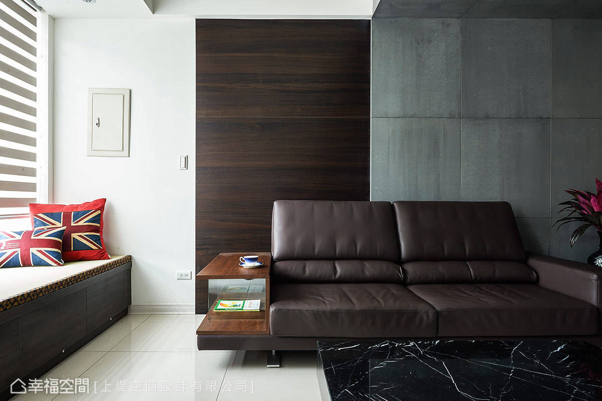 现代 简约 客厅图片来自tukumajia在158方现代简约四居的分享