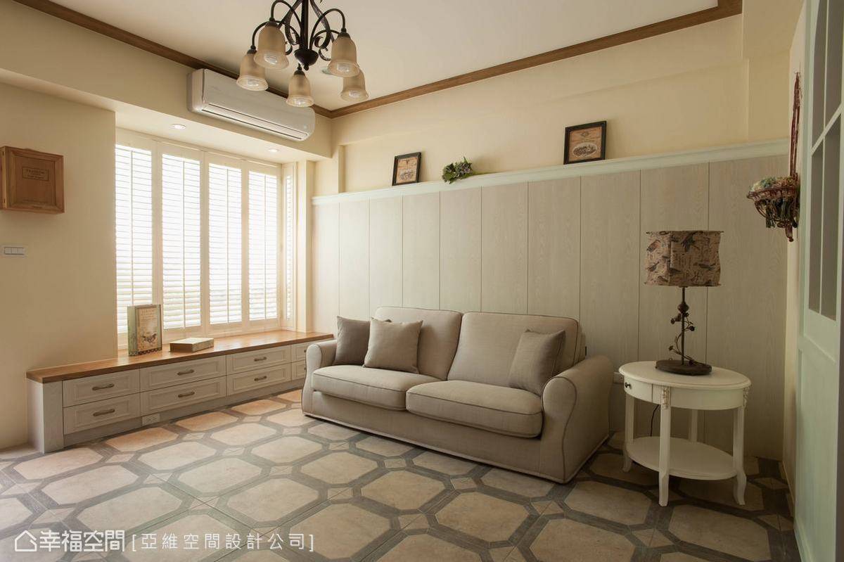 墙面 美式 客厅图片来自tukumajia在238方美式复式的分享