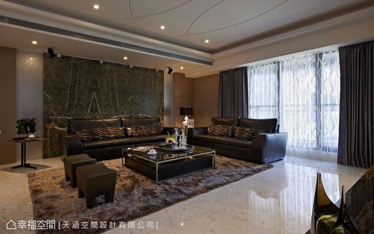 欧式 绿色 沙发 客厅图片来自tukumajia在429方欧式四居的分享