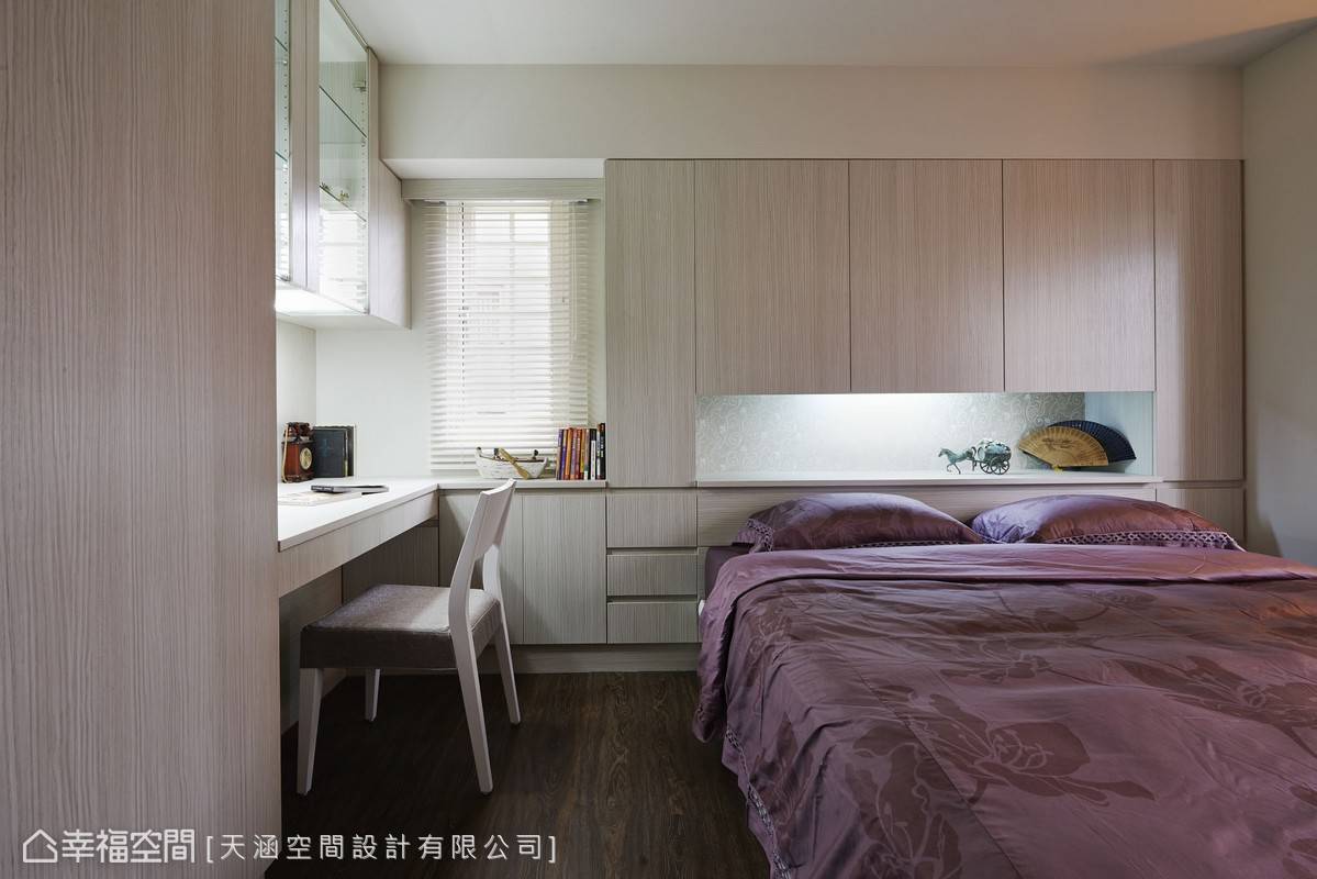 现代 简约 床 床头柜 主卧图片来自tukumajia在77方现代简约两居的分享