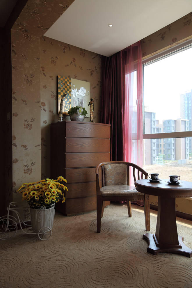 卧室图片来自tukumajia在165平东南亚三居室的分享
