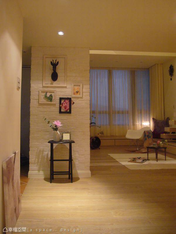 客厅图片来自tukumajia在83方混搭两居的分享