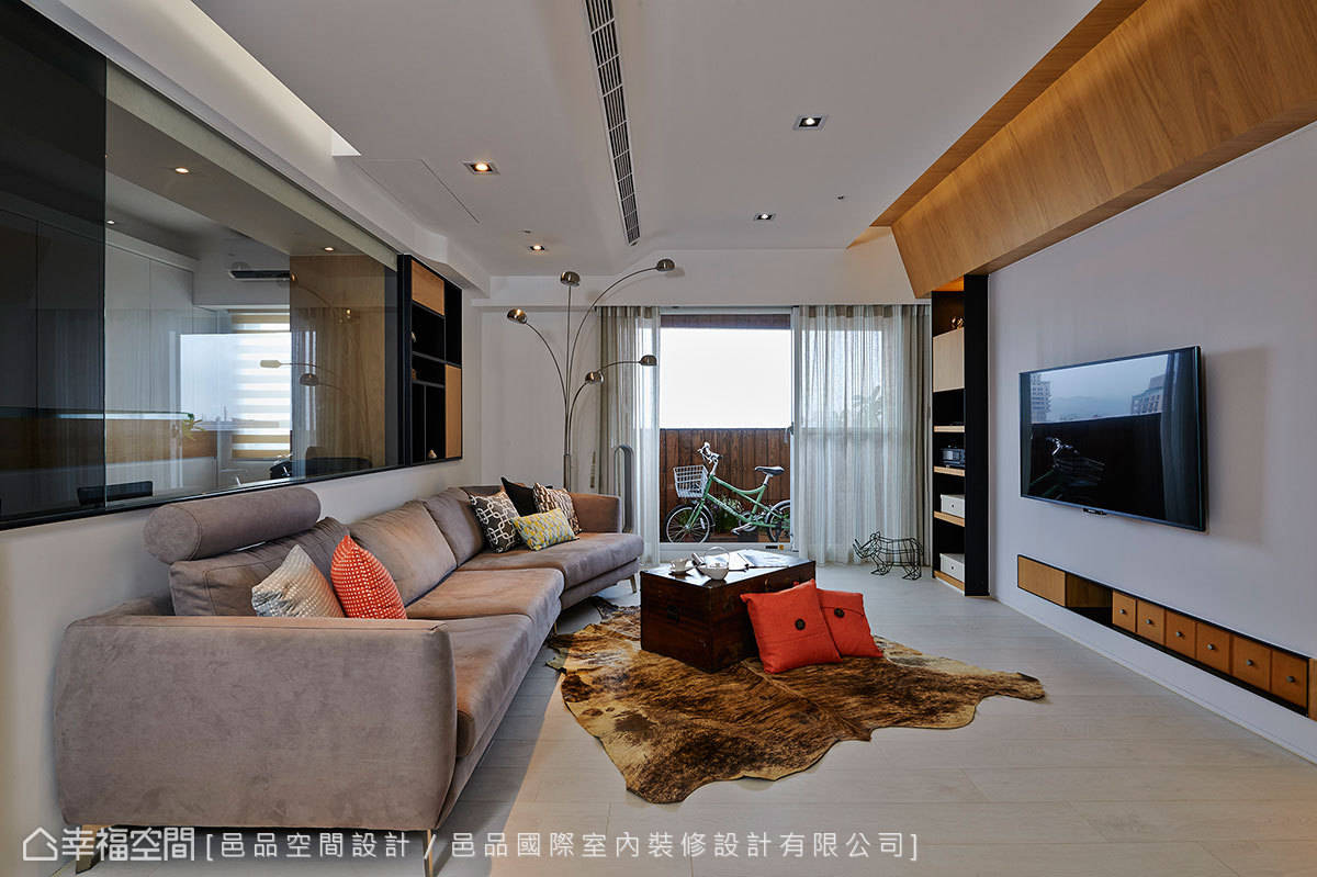 现代 简约 客厅图片来自tukumajia在132方现代简约三居的分享