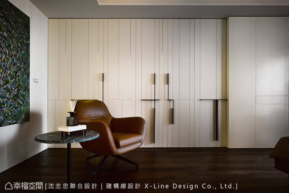 现代 白色 衣柜 步入式衣柜图片来自tukumajia在236方混搭三居的分享