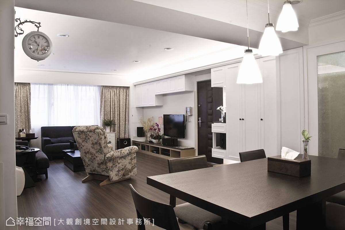 现代 客厅图片来自tukumajia在149方现代简三居的分享