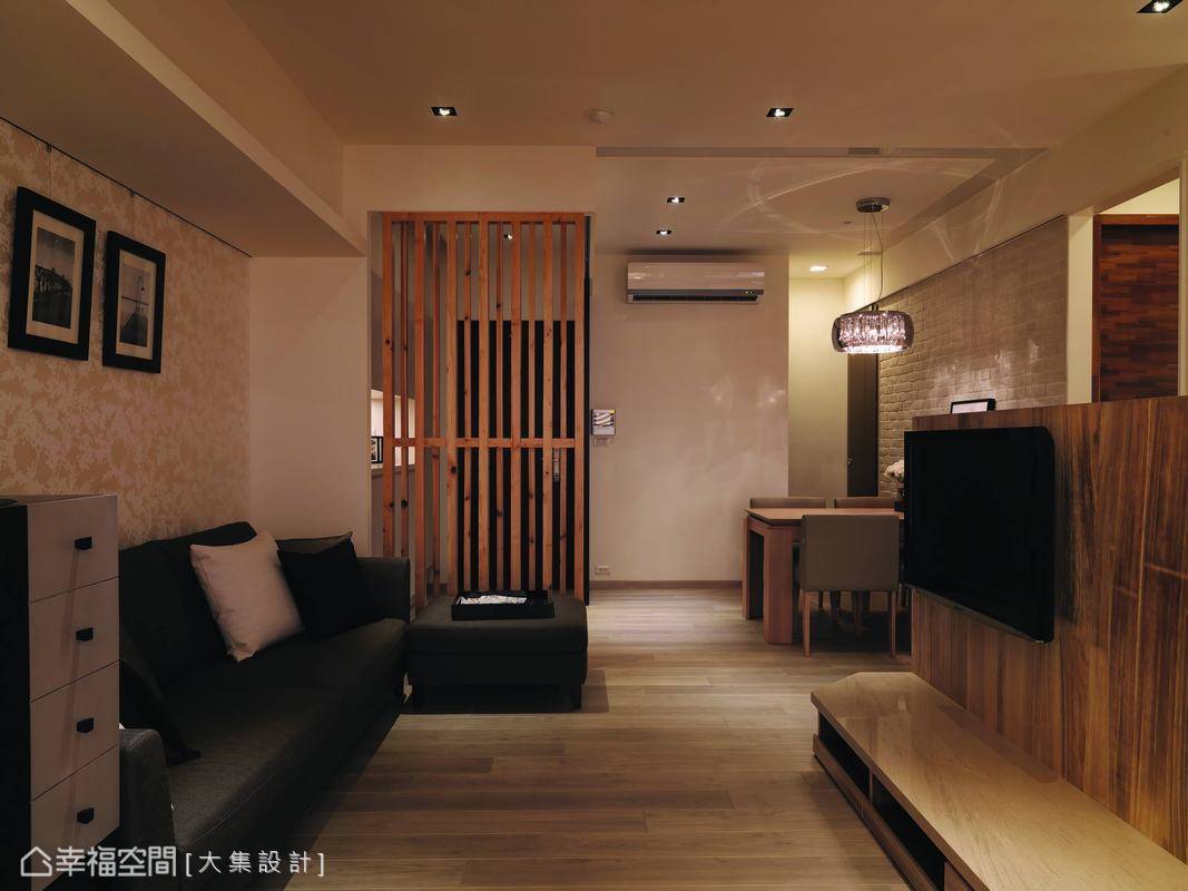 现代 简约 沙发 壁纸 客厅图片来自tukumajia在73方现代简约三居的分享