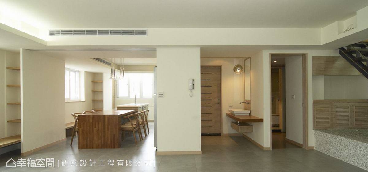 现代 简约 白色 客厅图片来自tukumajia在165方现代简约复式的分享