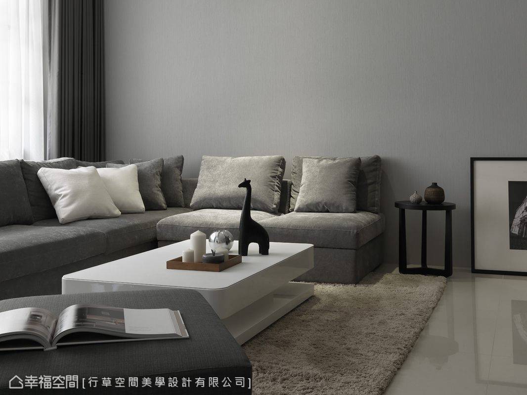 现代 简约 沙发 壁纸 客厅图片来自tukumajia在243方现代简约复式的分享