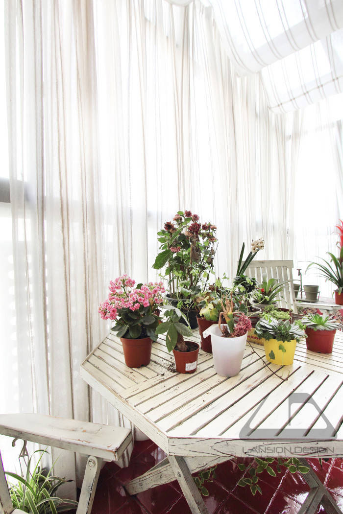 植物 阳台图片来自tukumajia在75方混搭二居的分享