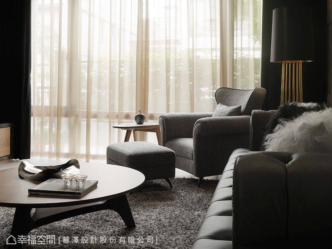 现代 简约 客厅图片来自tukumajia在330方现代简约复式的分享
