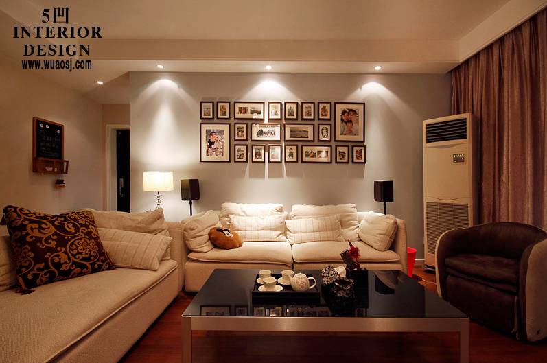 客厅图片来自tukumajia在150平现代简约三居室的分享