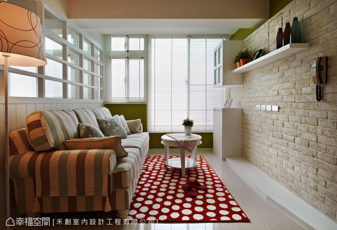 现代 简约 沙发 客厅图片来自tukumajia在63方现代简约三居的分享