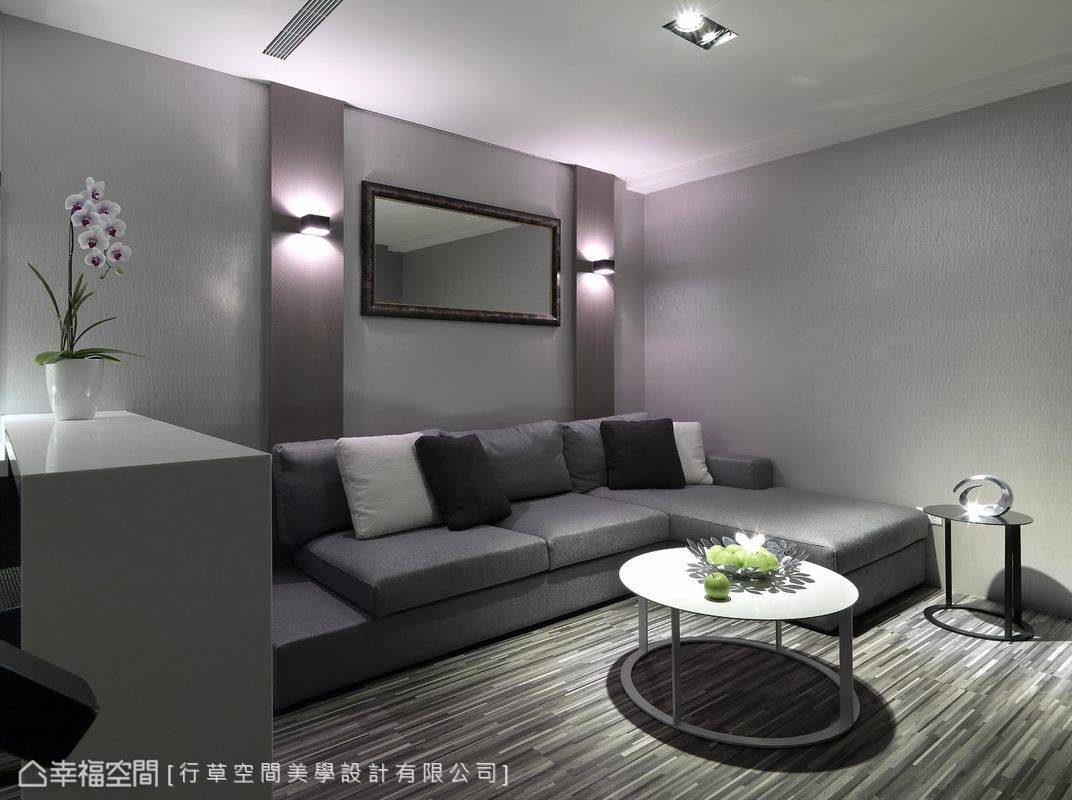 现代 简约 客厅图片来自tukumajia在243方现代简约复式的分享