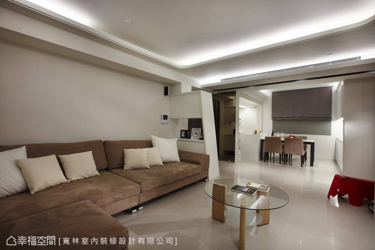 现代 简约 白色 沙发 客厅图片来自tukumajia在122方现代简约两居的分享