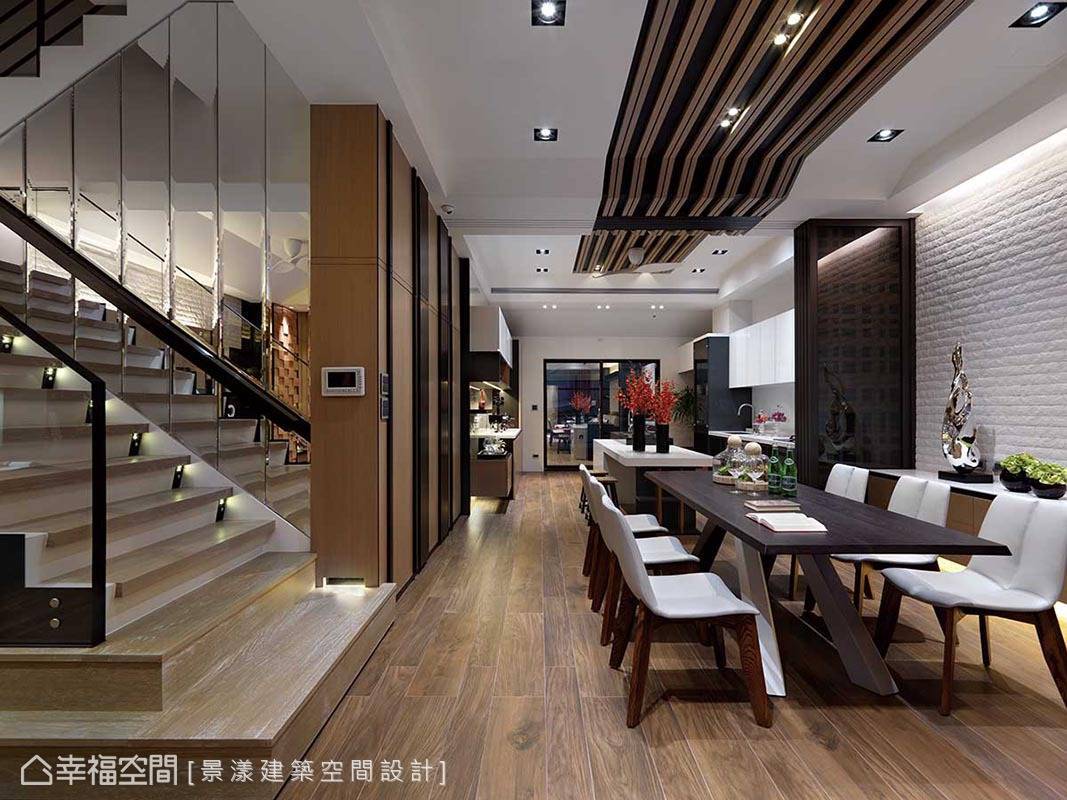 楼梯 实木 客餐厅图片来自tukumajia在413方日式别墅的分享