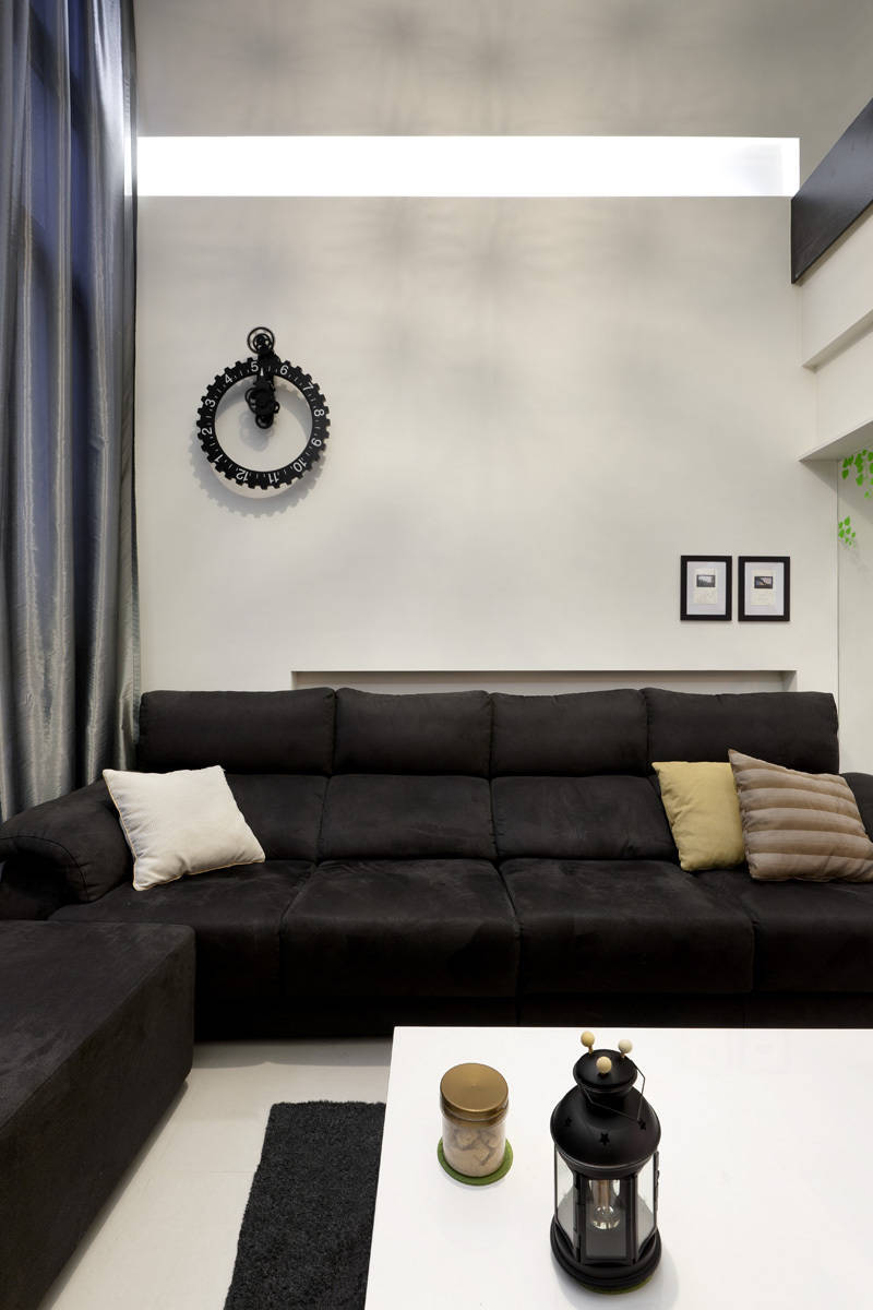 现代 简约 沙发 客厅图片来自tukumajia在240方现代简约复式的分享