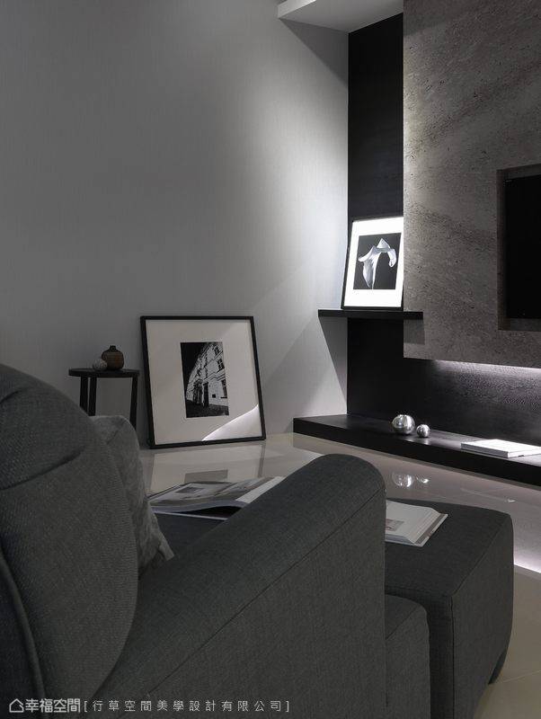 现代 简约 客厅图片来自tukumajia在243方现代简约复式的分享