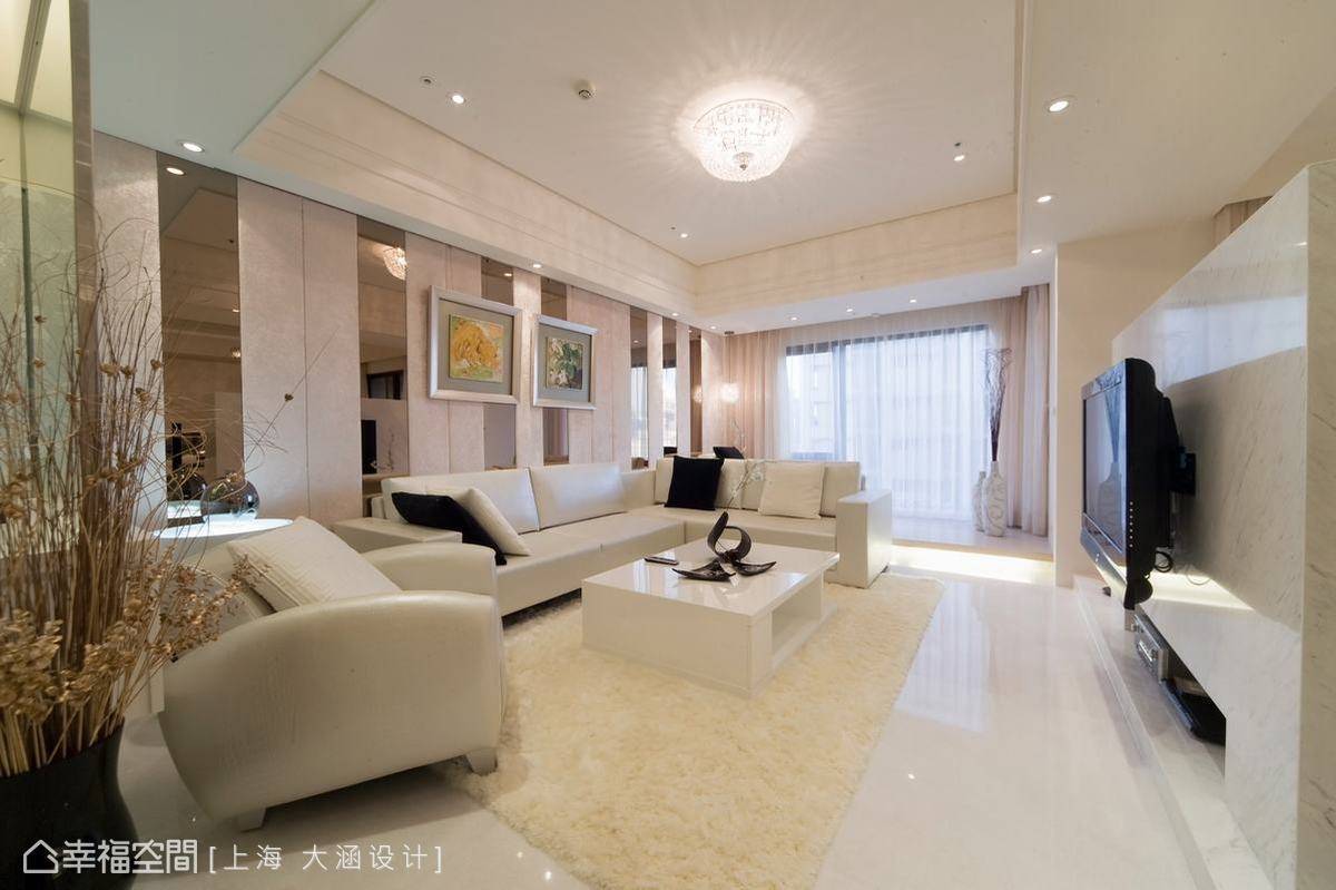 欧式 白色 客厅图片来自tukumajia在248方欧式三居的分享