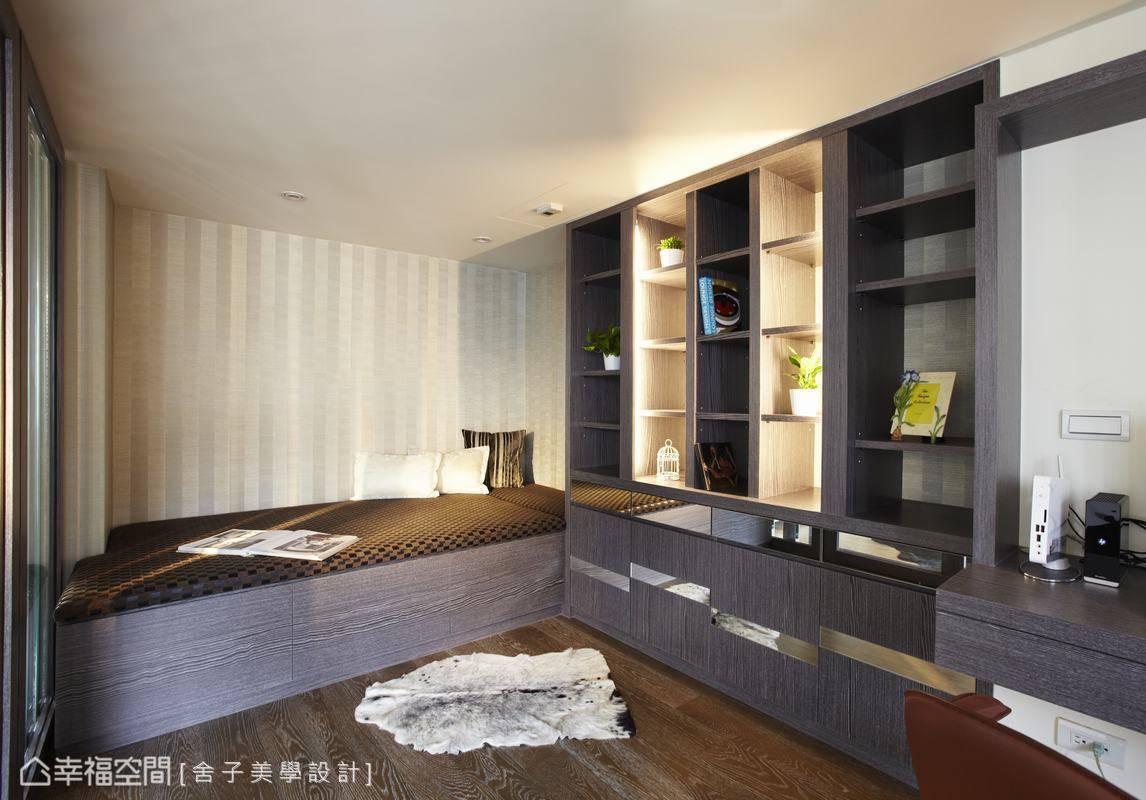 书房 白色 沙发 书柜图片来自tukumajia在116方混搭三居的分享