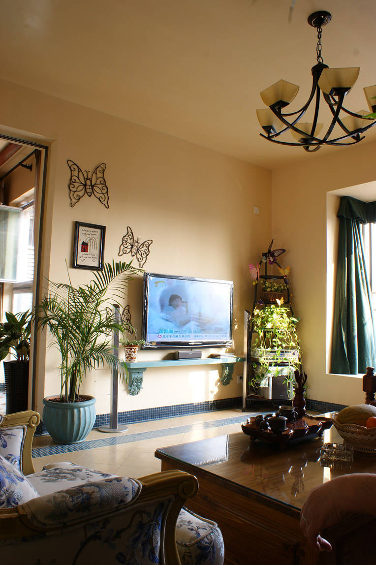 客厅图片来自tukumajia在130平混搭三居室的分享
