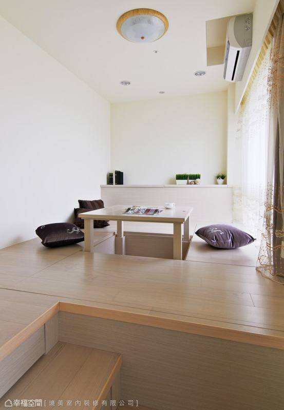 客厅 楼梯 欧式 收纳 多功能室图片来自tukumajia在89方欧式三居的分享