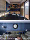 
                                    具质感的深蓝色系，从客厅的墙面延伸到书房，成为主要的空间配色。
