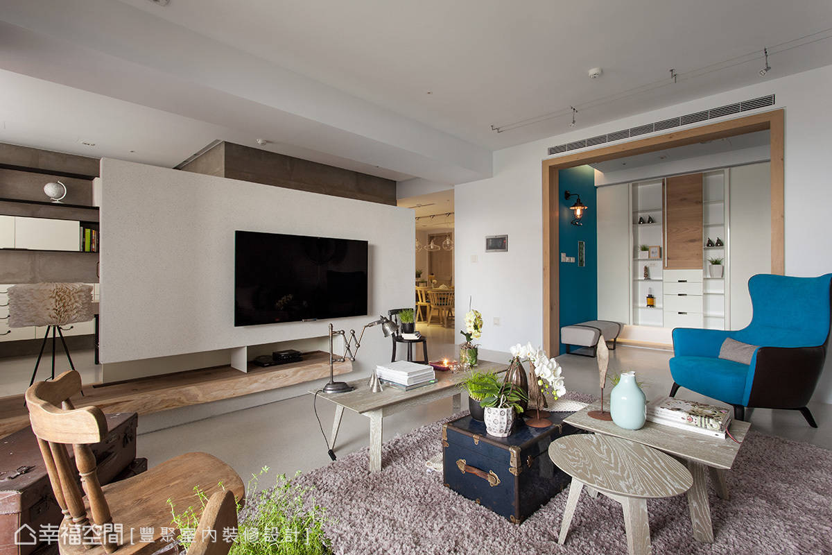 客厅 玄关 现代 墙面 简约 蓝色 沙发图片来自tukumajia在165方现代简约三居的分享