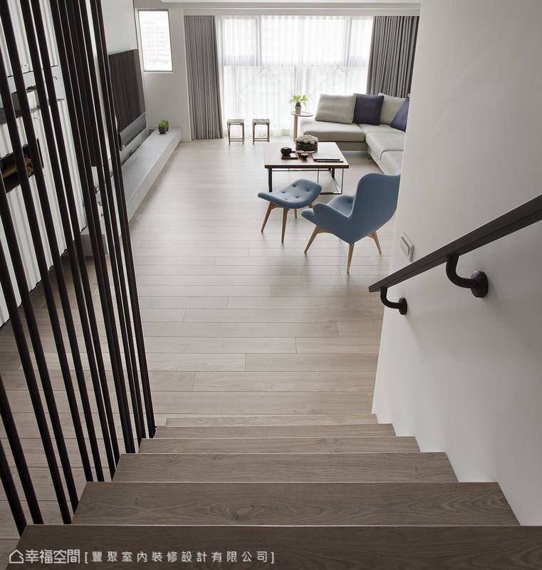 楼梯 北欧 走廊图片来自tukumajia在231方北欧复式的分享