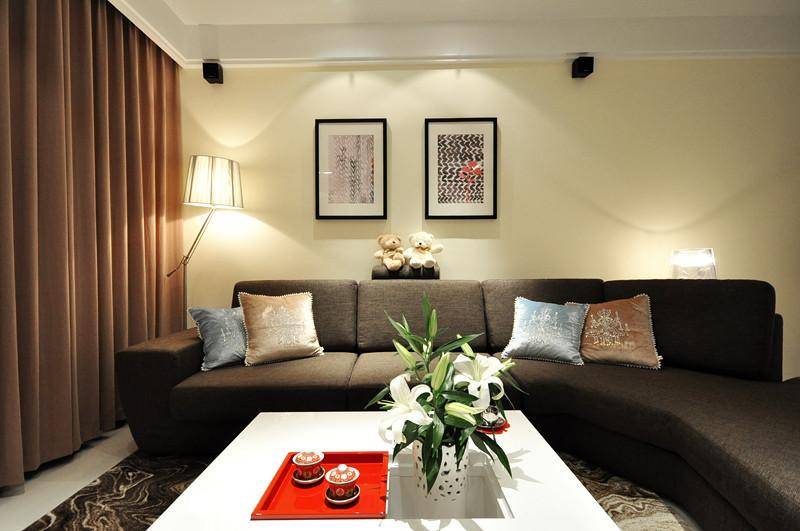 客厅 现代 沙发图片来自tukumajia在90平现代温馨三居室的分享