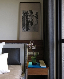床边柜图片来自胡勋凯在贴心描绘家的雏形 简约生活宅_现代风_231 平（室内）5房、2厅、4卫的分享