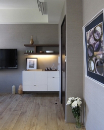 主卧电视墙图片来自胡勋凯在贴心描绘家的雏形 简约生活宅_现代风_231 平（室内）5房、2厅、4卫的分享