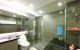 
                                    浴室采板岩砌成，乾湿分离，明亮整洁。