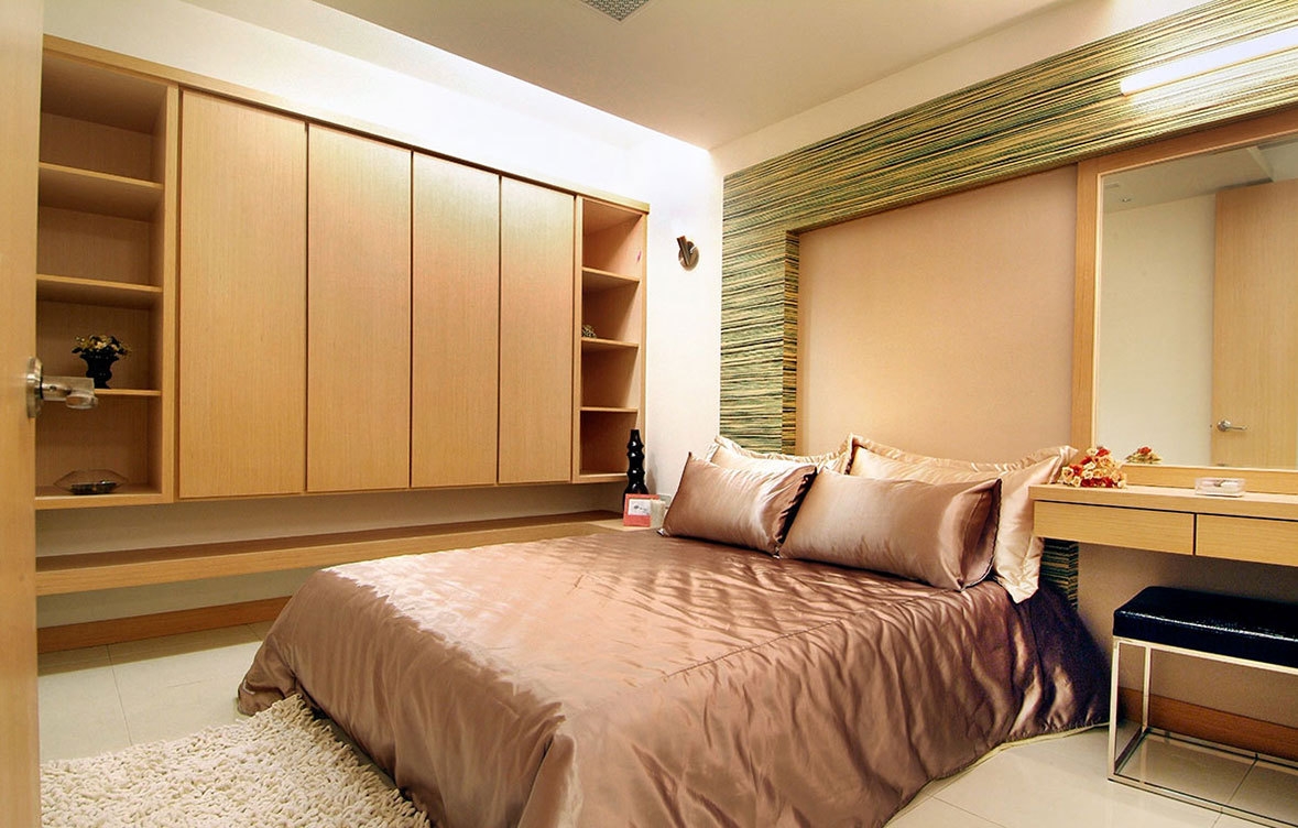 大容量的衣柜底部悬空,使大型量体更加轻盈化.